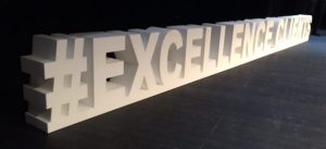 Lettre de scène en polystyrène au Bien Public